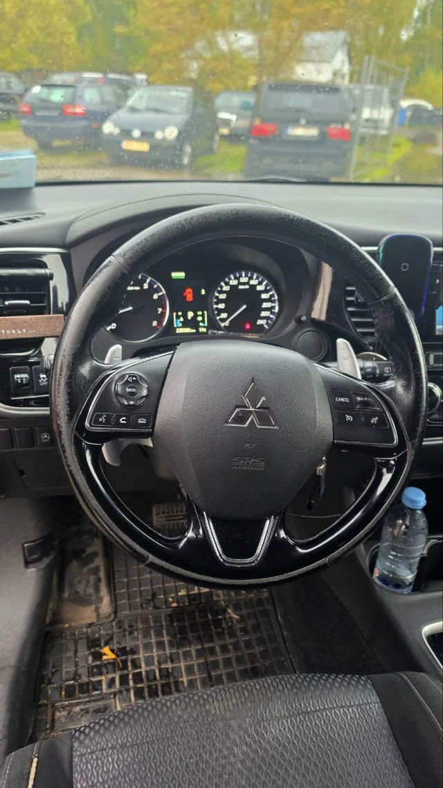 Steering wheel retrim, Mitsubishi, before